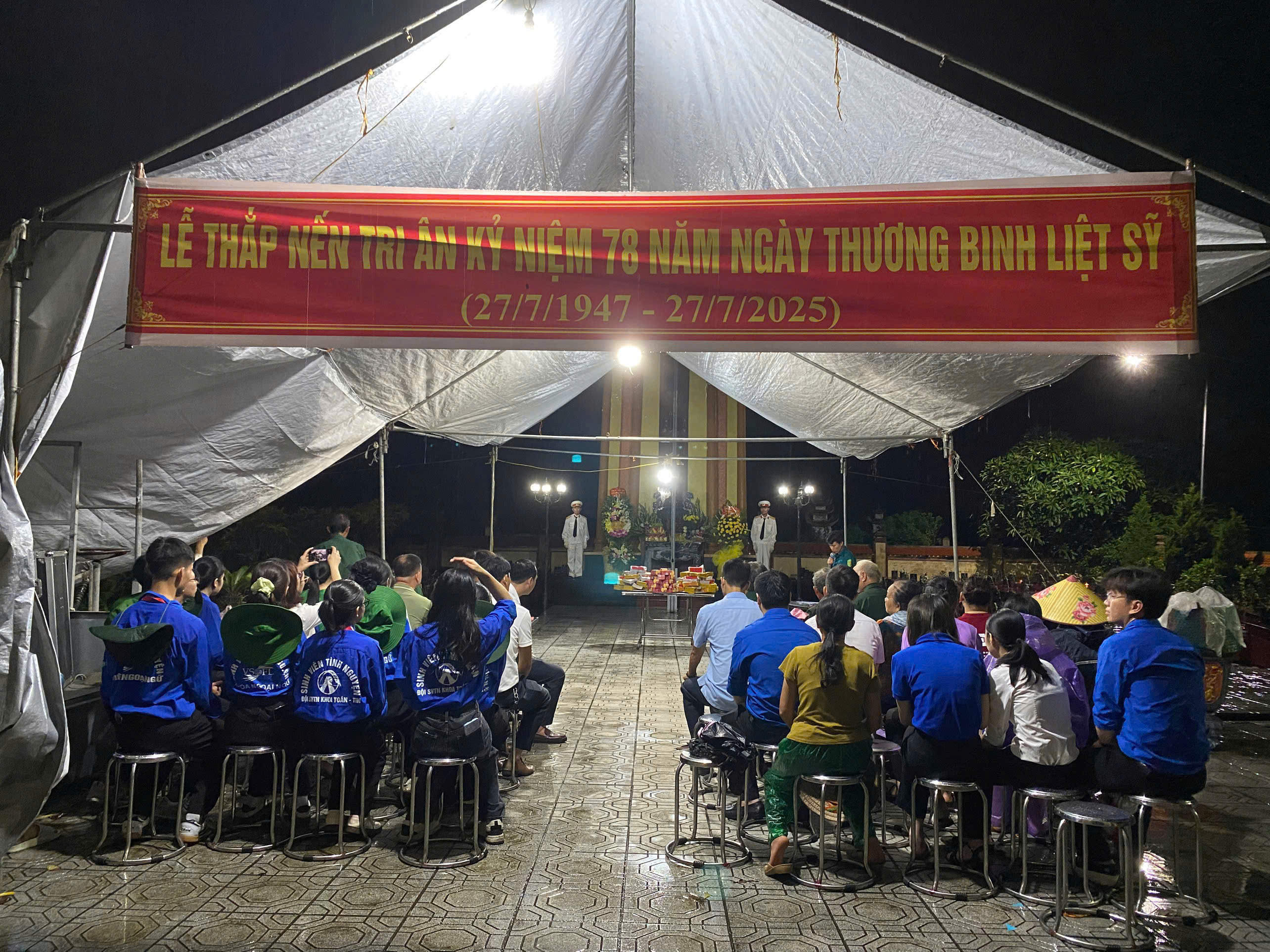 LỄ THẮP NẾN TRI ÂN TƯỞNG NHỚ CÁC ANH HÙNG LIỆT SỸ