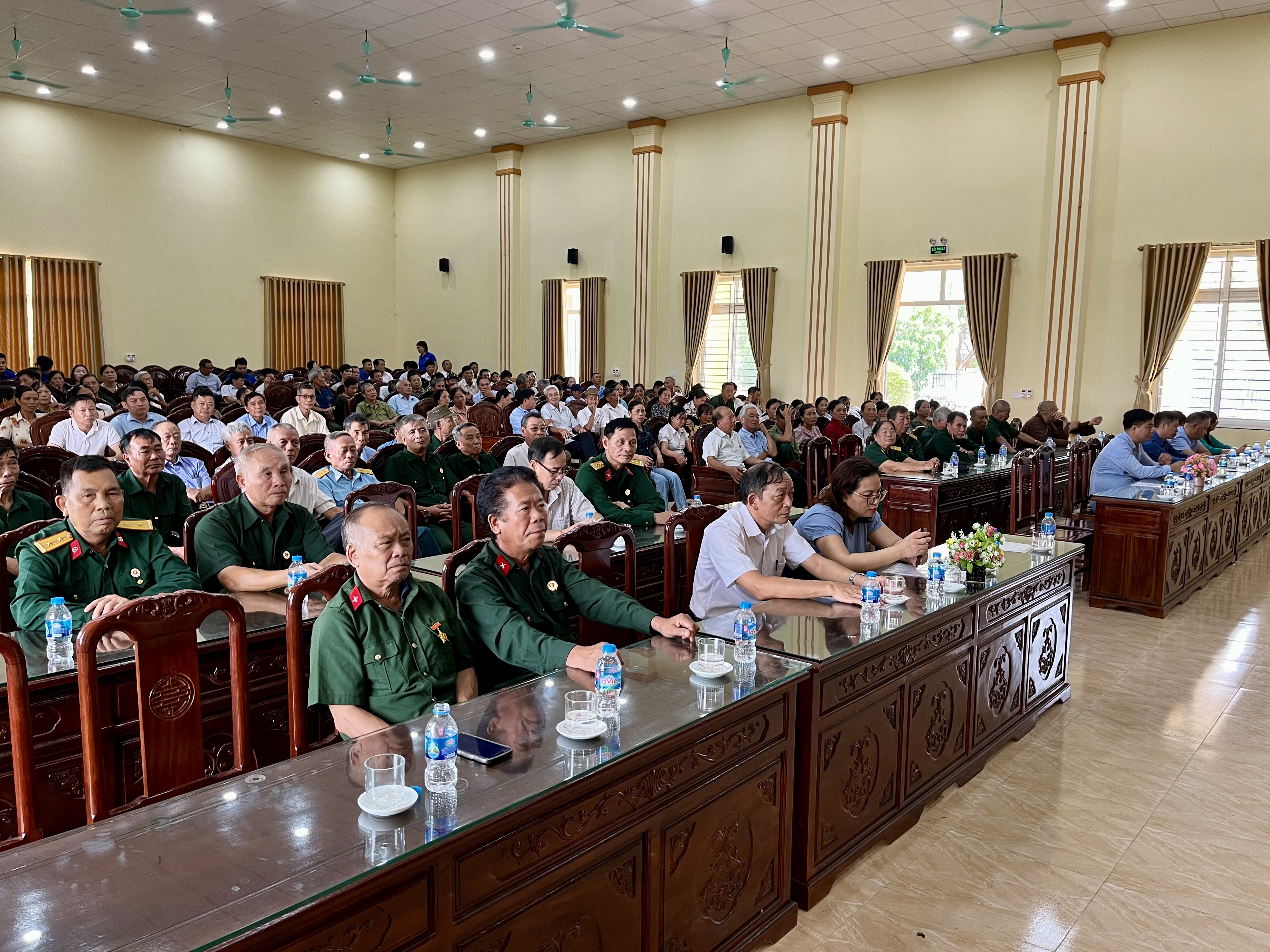 Các đại biểu về dự hội nghị đông đủ