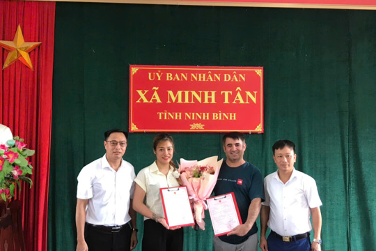 UBND xã Minh Tân: Làm thủ tục đăng ký kết hôn và trao giấy chứng nhận kết hôn cho người có yếu tố nước ngoài 