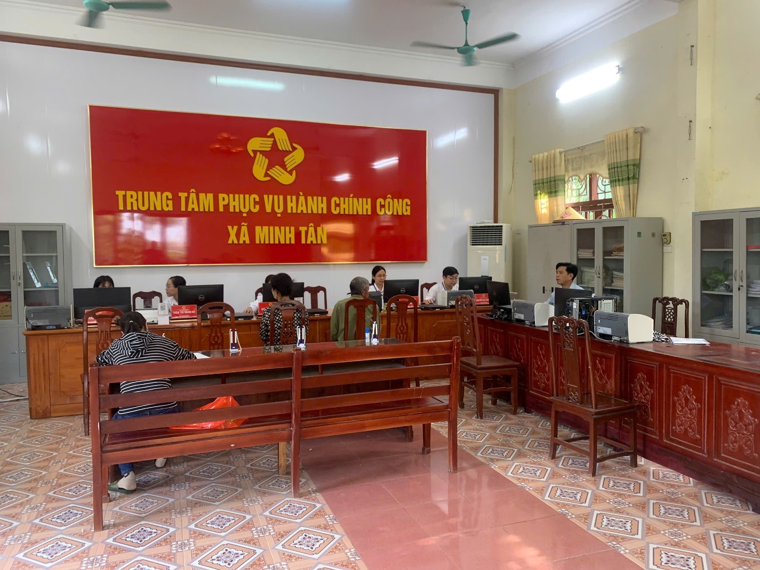 Trung tâm Phục vụ Hành chính công xã Minh Tân nâng cao hiệu quả đem lại lợi ích cho nhân dân